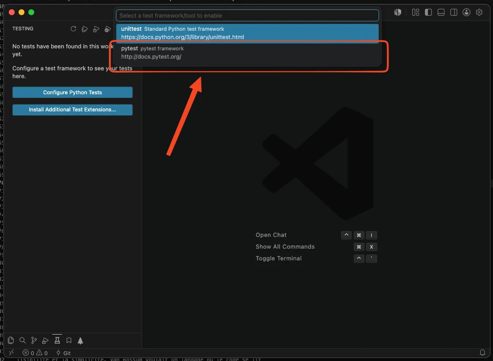 La même vue, après un clic sur Configure Python Tests : une liste s'ouvre en haut de la fenêtre, Select a test framework/tool to enable, avec deux choix, unittest et pytest ; pytest est encadré en rouge et désigné par une flèche